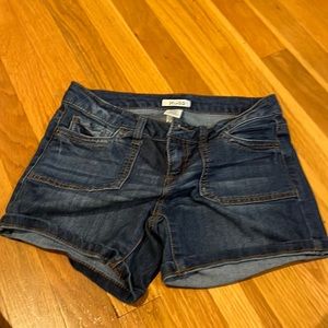 MUDD Jean shorts size 3